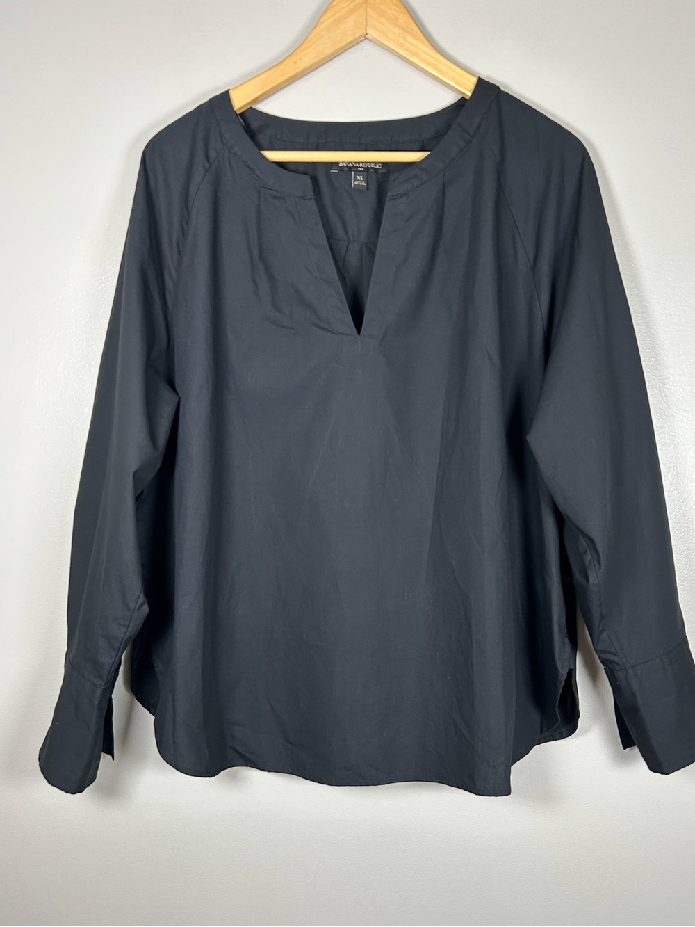 Banana Republic Black 100% Cotton Poplin Split V-Neck Blouse Top Size XL